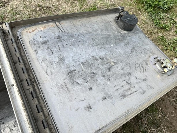 EAST ALUMINUM MOUNTED TOOL BOX Used Wergzeugkiste auktionsergebnisse