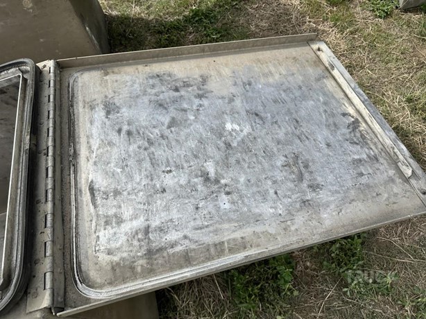 EAST ALUMINUM MOUNTED TOOL BOX Used Wergzeugkiste auktionsergebnisse