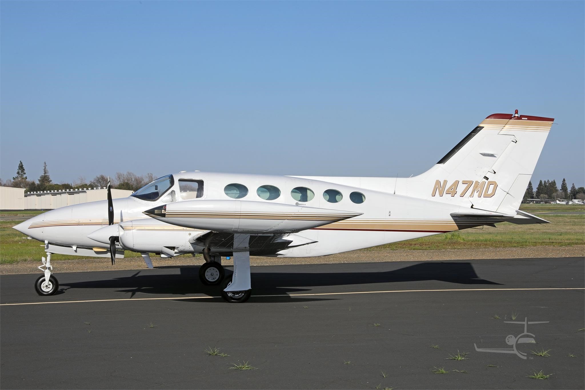 n47md-1977-cessna-414-on-aircraft
